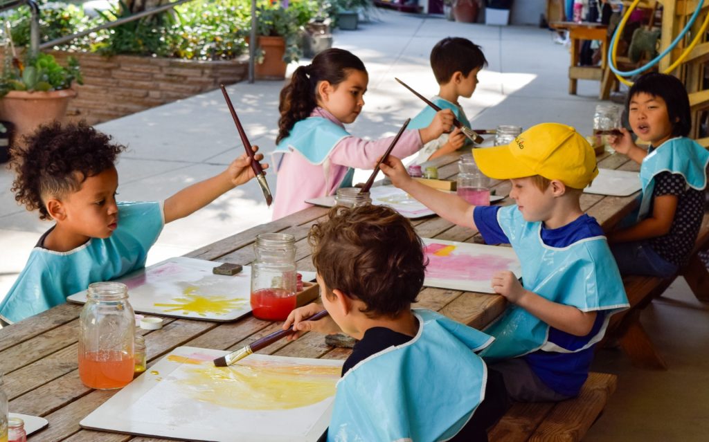 children painting